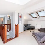 2-story, 3-bedroom Penthouse, Sauna, Free Parking Appartement *