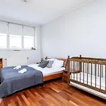2-story, 3-bedroom Penthouse, Sauna, Free Parking Appartement