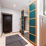 2-story, 3-bedroom Penthouse, Sauna, Free Parking *
