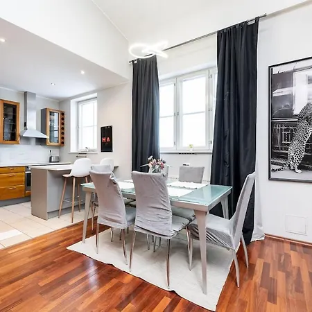 Apartmán 2-story, 3-bedroom Penthouse, Sauna, Free Parking *