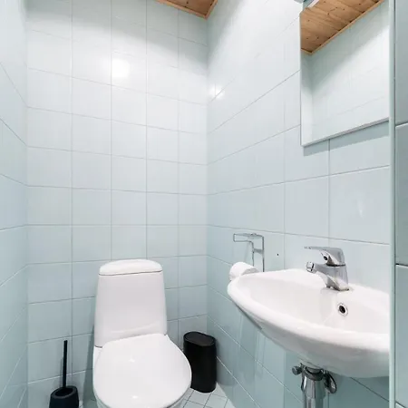 2-story, 3-bedroom Penthouse, Sauna, Free Parking Apartamento