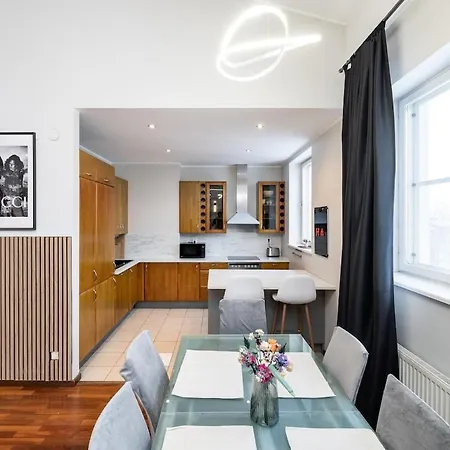 Apartmán 2-story, 3-bedroom Penthouse, Sauna, Free Parking