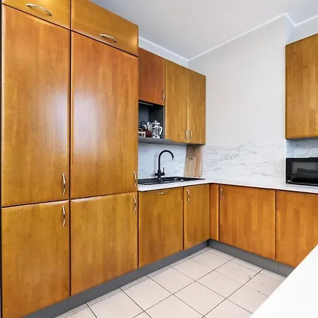 2-story, 3-bedroom Penthouse, Sauna, Free Parking *