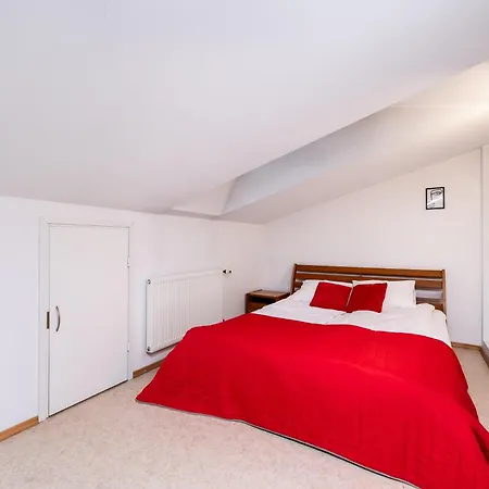 2-story, 3-bedroom Penthouse, Sauna, Free Parking Таллин