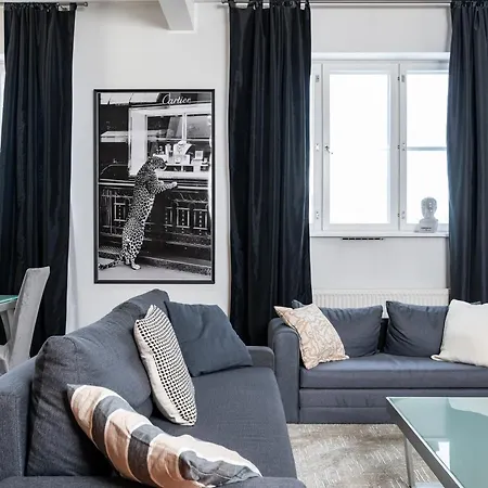 2-story, 3-bedroom Penthouse, Sauna, Free Parking