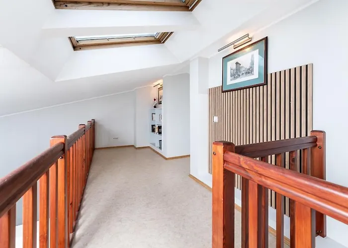 2-story, 3-bedroom Penthouse, Sauna, Free Parking Apartament