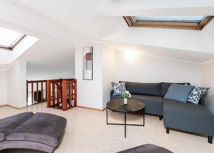 2-story, 3-bedroom Penthouse, Sauna, Free Parking Apartament