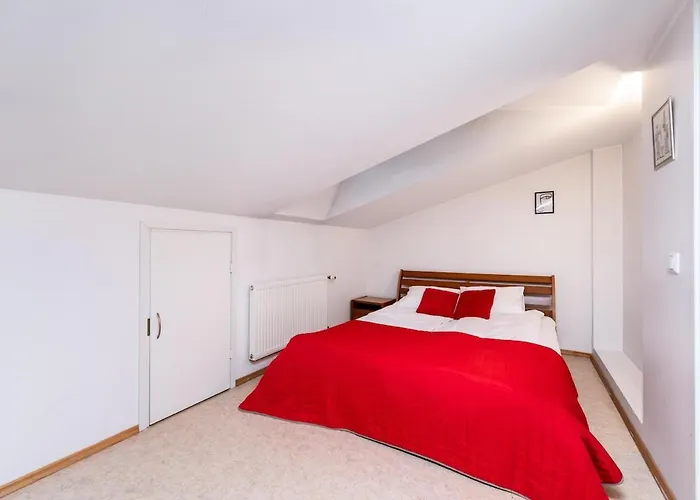 2-story, 3-bedroom Penthouse, Sauna, Free Parking טאלין