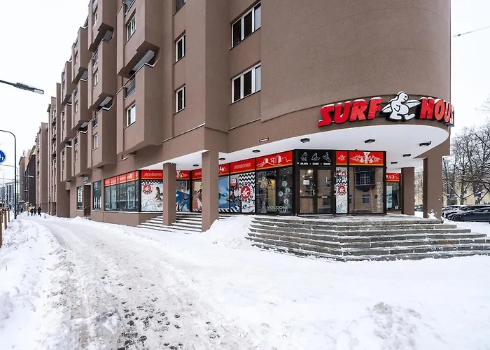 2-story, 3-bedroom Penthouse, Sauna, Free Parking