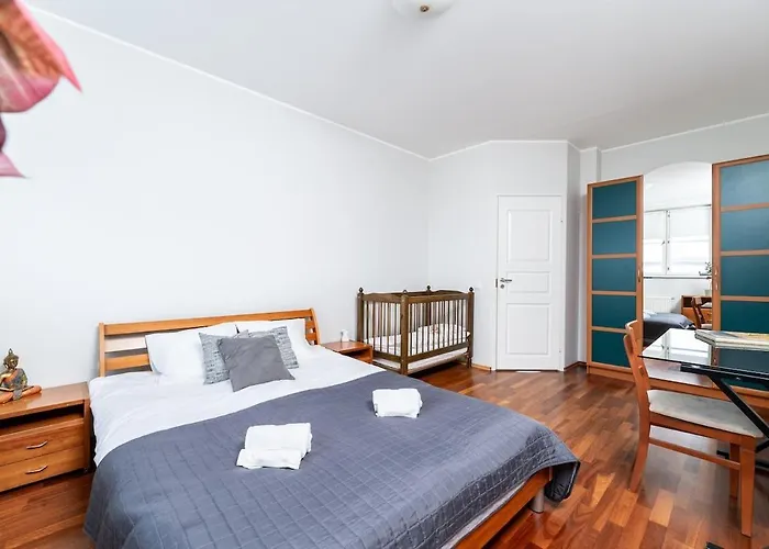 2-story, 3-bedroom Penthouse, Sauna, Free Parking