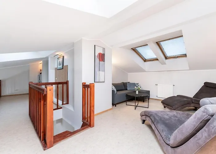 2-story, 3-bedroom Penthouse, Sauna, Free Parking Lägenhet *