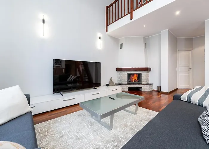 2-story, 3-bedroom Penthouse, Sauna, Free Parking