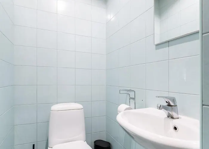 2-story, 3-bedroom Penthouse, Sauna, Free Parking Lägenhet