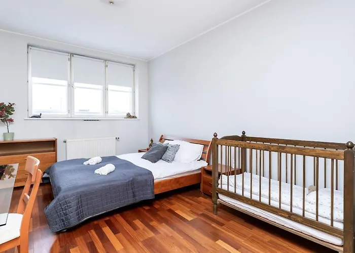 2-story, 3-bedroom Penthouse, Sauna, Free Parking Lägenhet