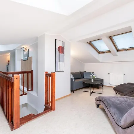 2-story, 3-bedroom Penthouse, Sauna, Free Parking Apartament *